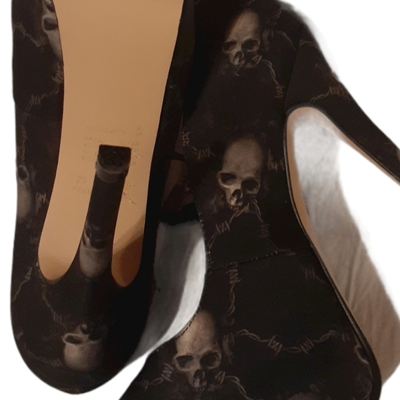 Andrea Black Platform Mary Jane Heels - Picture 7 of 9